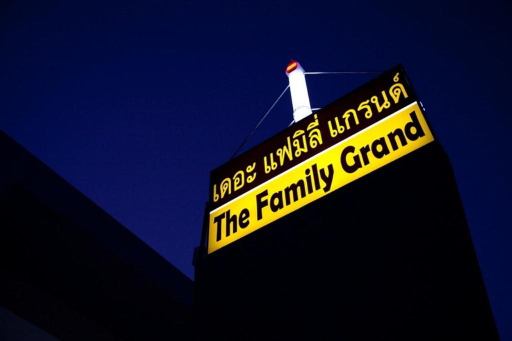 Готель The Family Grand Удонтхані Екстер'єр фото